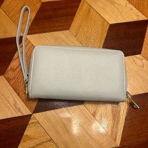 NEW! Boon Supply Vegan Pebble Leather Full Zip Wallet Wristlet light Grey